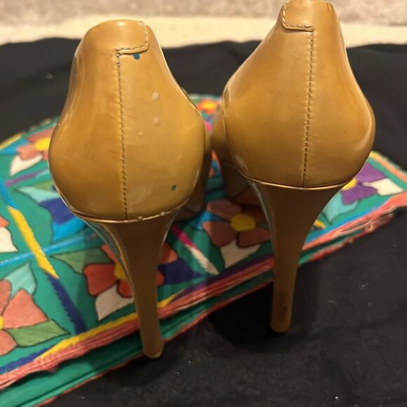 🎉 B Brian Atwood Peep toe beige sexy heels with platform support! - Picture 5 of 6
